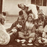 Émile Fréchon, Ouled Näil women playing cards, 1890s. Ken and Jenny Jacobson orientalist photography collection.
